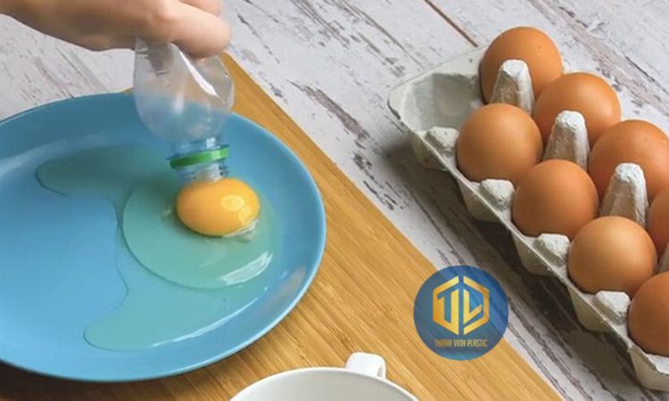 Dụng cụ lấy lòng đỏ trứng từ đồ tái chế từ nhựa
