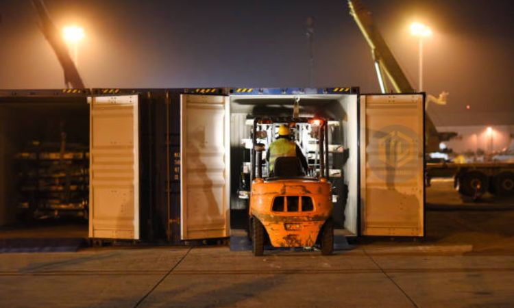 Quá trình khai thác lô hàng tại kho CFS