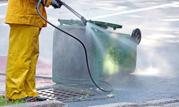 Rửa trôi vết bẩn và khử trùng thùng rác