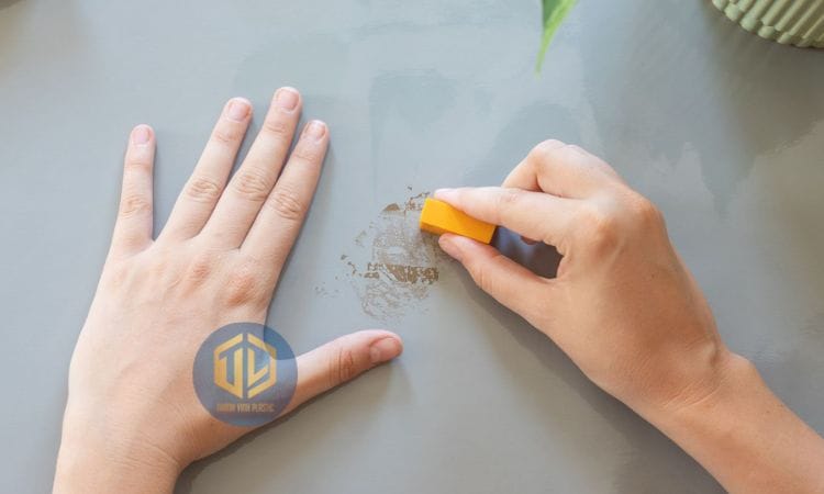 Cách tẩy vết băng keo bằng tẩy bút chì
