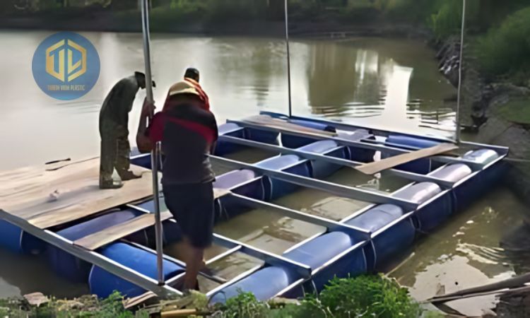 Vì sao nên làm bè bằng thùng phuy?