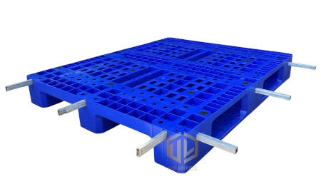 pallet nhựa lõi thép