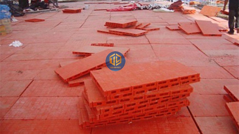 Pallet lót sàn sân khấu