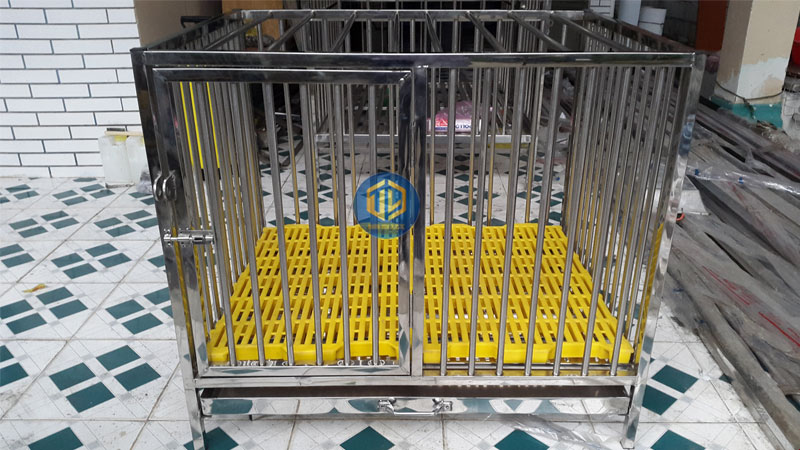 Tấm nhựa lót sàn chuồng chó.