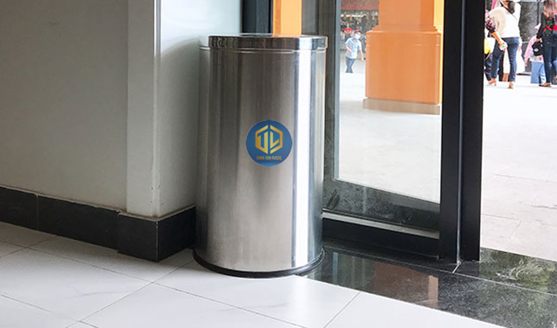 Thùng rác inox nắp lật dùng cho khách sạn nhà hàng.